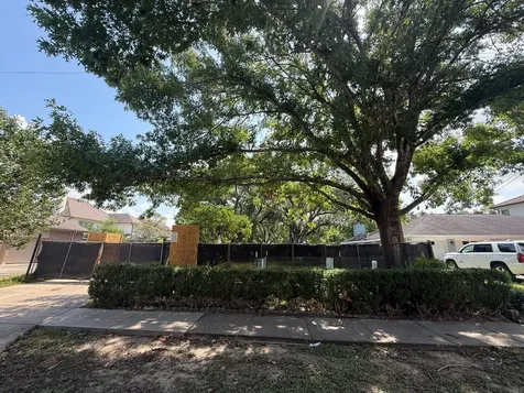 6903 Avenue B Bellaire TX 77401
