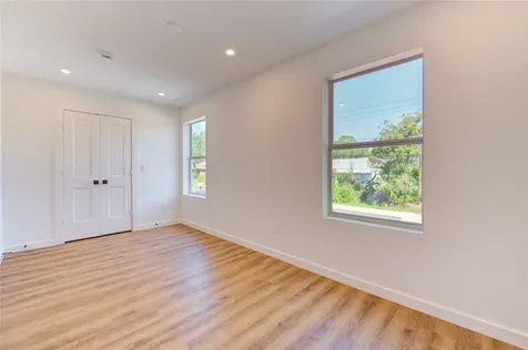 11 E O'bryant Bellville TX 77418