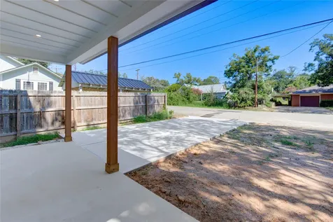 11 E O'bryant Bellville TX 77418