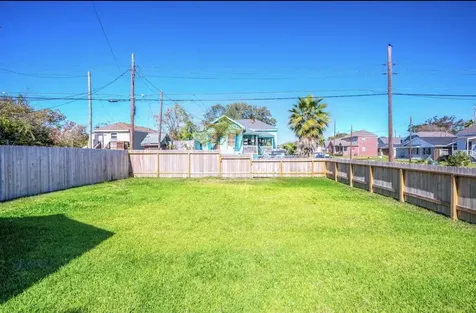 1513 40th Street Galveston TX 77550