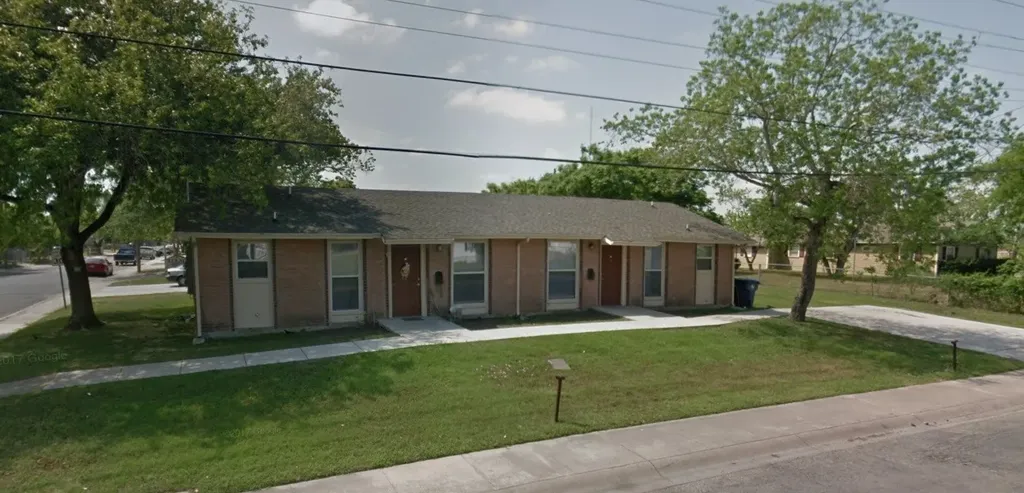 924 Flores Street Sinton TX 78387
