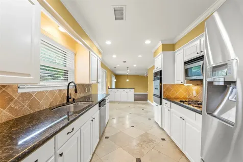 7722 Richmond Avenue Houston TX 77063
