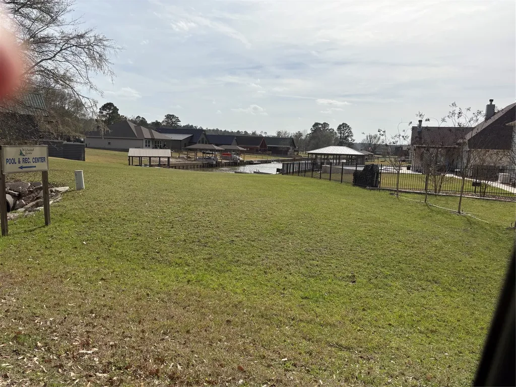 114 Wildwood Lake Drive N Huntsville TX 77340