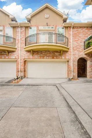 44 Versante Court Houston TX 77070