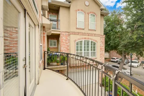 44 Versante Court Houston TX 77070