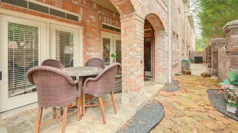 44 Versante Court Houston TX 77070