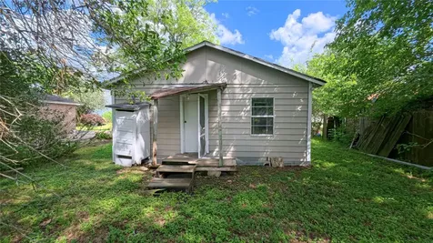 909 N Lake Avenue Eagle Lake TX 77434
