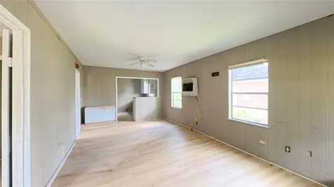 909 N Lake Avenue Eagle Lake TX 77434