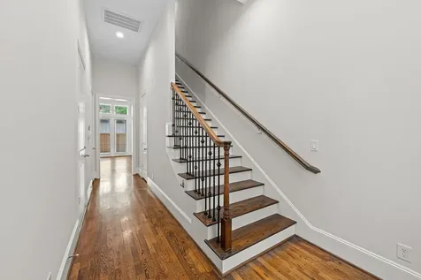 5621 Cohn Meadows Lane Houston TX 77007