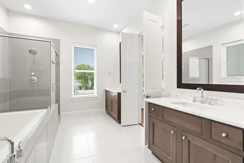 5621 Cohn Meadows Lane Houston TX 77007