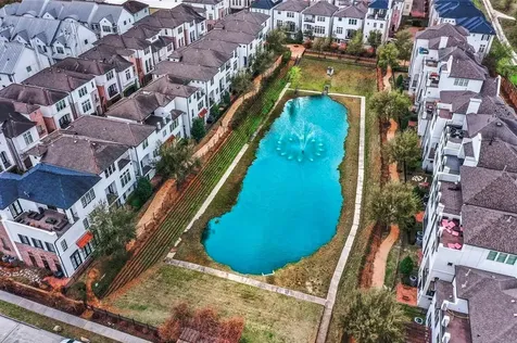 5621 Cohn Meadows Lane Houston TX 77007