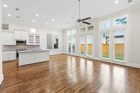 5621 Cohn Meadows Lane Houston TX 77007