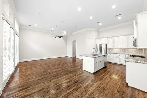 5621 Cohn Meadows Lane Houston TX 77007