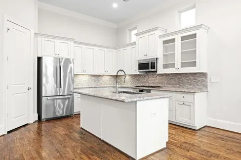 5621 Cohn Meadows Lane Houston TX 77007