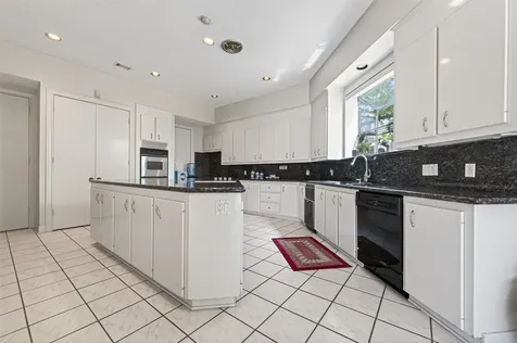 8103 Lake Edge Court Houston TX 77071