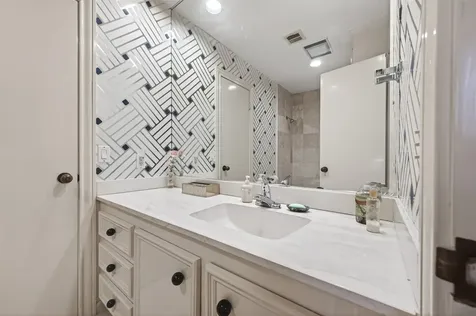 8103 Lake Edge Court Houston TX 77071