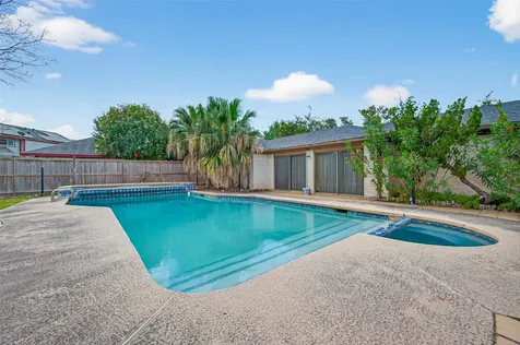 8103 Lake Edge Court Houston TX 77071