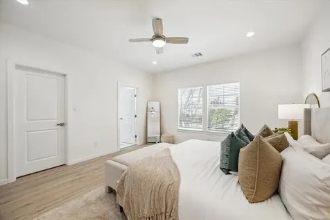 927 Bianco Lane Houston TX 77091