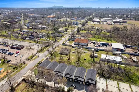 927 Bianco Lane Houston TX 77091