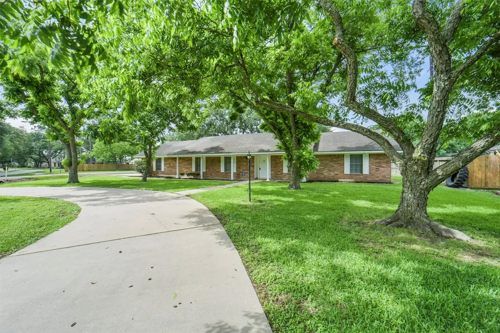 705 Darlene Lane Wallis TX 77485