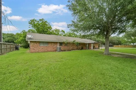 705 Darlene Lane Wallis TX 77485