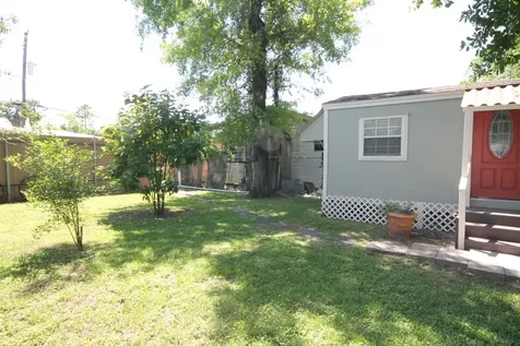 734-A Mcdaniel Street Houston TX 77022