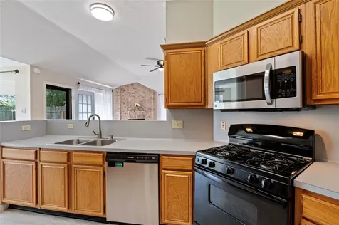 1911 Edinburg Avenue League City TX 77573