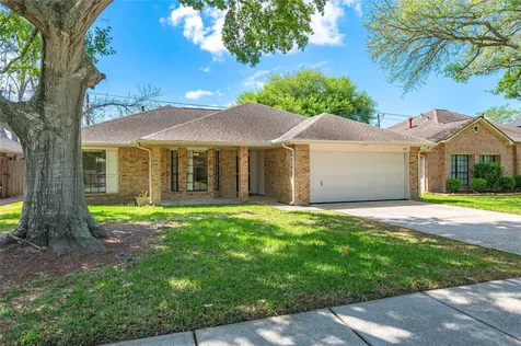 1911 Edinburg Avenue League City TX 77573