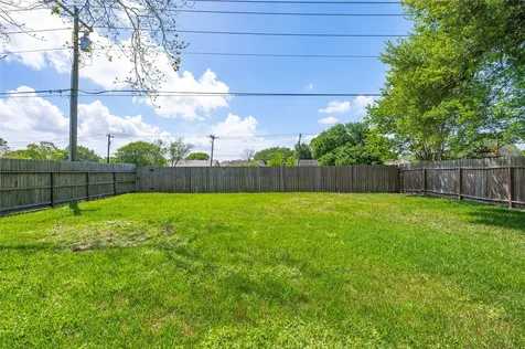 1911 Edinburg Avenue League City TX 77573