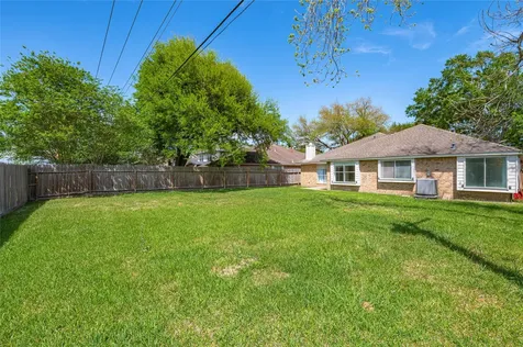1911 Edinburg Avenue League City TX 77573