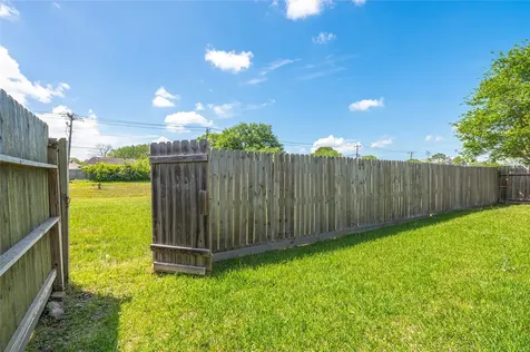 1911 Edinburg Avenue League City TX 77573