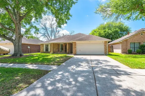 1911 Edinburg Avenue League City TX 77573