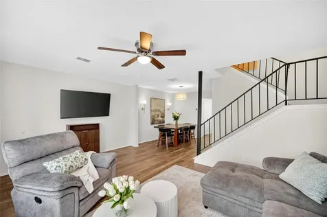 6975 Chasewood Drive Houston TX 77489
