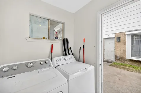 6975 Chasewood Drive Houston TX 77489