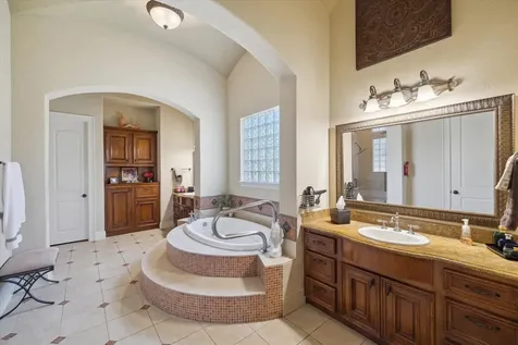 53 New Oak Trail Kingwood TX 77346