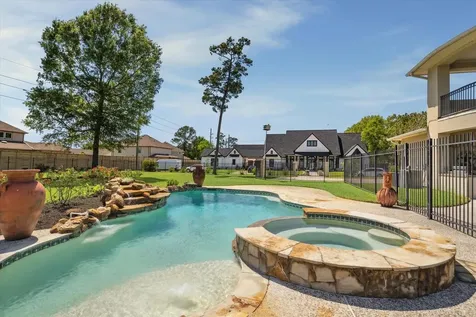 53 New Oak Trail Kingwood TX 77346