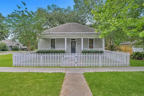 403 S Lee Street Alvin TX 77511