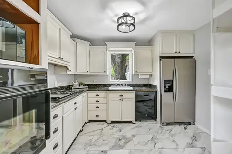 403 S Lee Street Alvin TX 77511