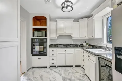403 S Lee Street Alvin TX 77511