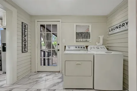 403 S Lee Street Alvin TX 77511