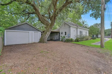 403 S Lee Street Alvin TX 77511