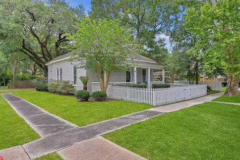 403 S Lee Street Alvin TX 77511