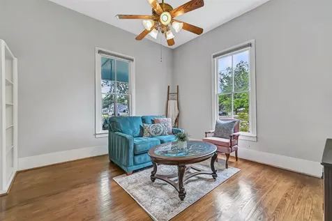 403 S Lee Street Alvin TX 77511