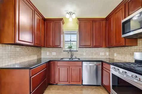 319 Pinedale Avenue Arcola TX 77583