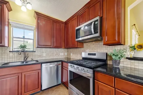 319 Pinedale Avenue Arcola TX 77583