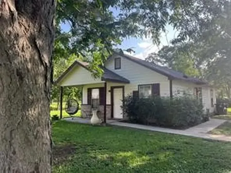 1131 W Front Street Sealy TX 77474