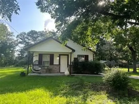 1131 W Front Street Sealy TX 77474
