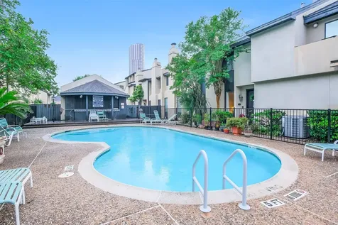 1112 Bering Drive 64 Houston TX 77057