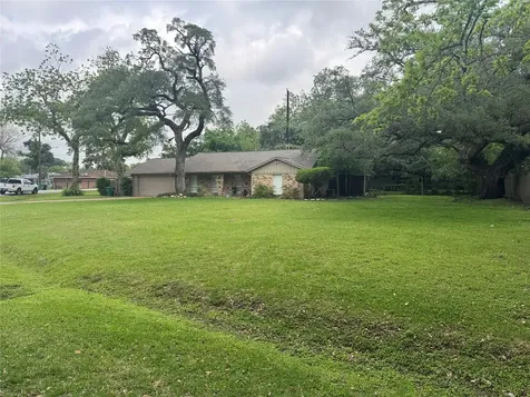 9386 Livernois Road Houston TX 77080