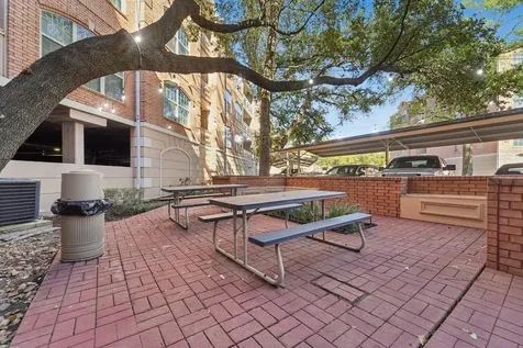 2111 Welch Street A318 Houston TX 77019